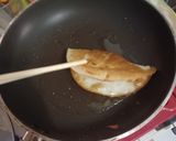 รูปขั้นตอนการทำที่ 2 ของ Fried tortilla with Scrambled Eggs ตอติญ่าทอดไส้ไข่คน