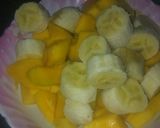 A picture of step 2 of Banana, mango, lemon smoothie.