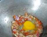 Foto langkah ke 4 dari resep Tumis sayur sosis pedas.