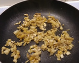 Foto del paso 3 de la receta: Salsa de setas (sin nata)