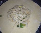 A picture of step 4 of Noodles paratha.