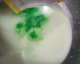 Foto langkah ke 2 dari resep Puding Matcha Topping Kiwi Stroberi.