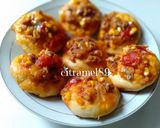 Foto langkah ke 4 dari resep Mini Tuna Corn Pizza.