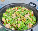 Foto langkah ke 5 dari resep Tahu tumis bunga bawang.