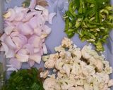 A picture of step 1 of Cauliflower manchurian.