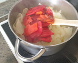 Foto del paso 3 de la receta: Merluza con salsa de pimientos de piquillo