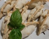 Foto del paso 3 de la receta: Empanadas dulces con pasas de uva y vino blanco