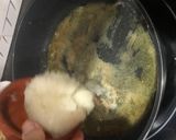 Foto del paso 4 de la receta: Rape en salsa con gambones y patata panadera