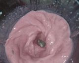 Foto langkah ke 3 dari resep Strawberry smoothies.