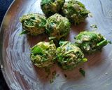 A picture of step 4 of Palak Vada.