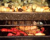 Foto del paso 4 de la receta: Peceto al horno con papas y batatas