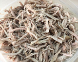 Foto del paso 2 de la receta: Carne de Cerdo deshebrada para platillos Sonorenses