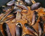 Foto del paso 3 de la receta: Espaguetis con almejas y mejillones en un plis plas