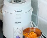 A picture of step 2 of Mango flavored kesar pista shrikhand.