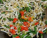 Foto langkah ke 3 dari resep Oseng Kacang panjang ebi tauge.