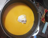 Foto del paso 4 de la receta: Contramuslo de pollo en salsa rubia con arroz blanco