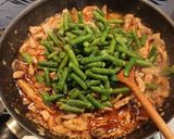 Szalonnás–gombás–vajbabos sertéstokány🥓🍄‍🟫🫘 recept fázis 6 fotója