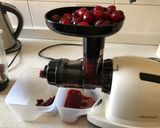 Foto del paso 1 de la receta: Cóctel de vino con cerezas y frutillas