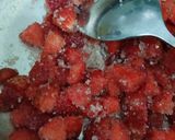 Foto langkah ke 2 dari resep Korean Strawberry Milk.