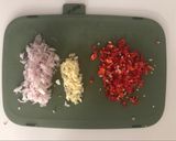 A picture of step 2 of Pad Krapow Gai.