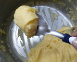 Foto del paso 6 de la receta: Bombas rellenas de dulce de leche y baño de chocolate