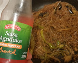 Foto del paso 8 de la receta: Fideos de arroz salteados con ternera y verduras a la corcuma