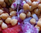 Foto del paso 1 de la receta: Ensalada de Garbanzos con Lechuga y Tomate