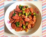 Foto langkah ke 8 dari resep Tumis Brokoli Sosis.