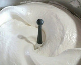 Foto del paso 3 de la receta: Nata montada bien firme (trucazo)