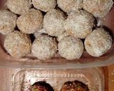 Foto del paso 5 de la receta: Trufas de coco y grajeas de colores