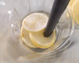 Foto langkah ke 1 dari resep Fresh Squeezed Lemonade.