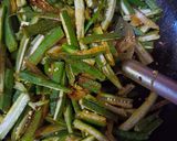 प्याज़ वाली भिंडी (Pyaz wali bhindi recipe in Hindi) रेसिपी चरण 3 फोटो