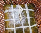 A picture of step 5 of Bánh tét Wrapped Like Bánh Chưng.