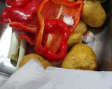 Foto del paso 1 de la receta: Cerdo estofado con verduras al vino tinto y bacon