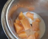 A picture of step 2 of Muskmelon almond milk shake.