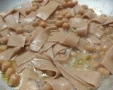Foto del passaggio 4 della ricetta Ciceri e tria (ceci e tria....formato di pasta)