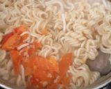 Foto langkah ke 2 dari resep Mie Instan Kuah Pedas.