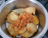 Foto del paso 4 de la receta: Patatas rebozadas con merluza o Patatas a la importancia