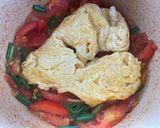 รูปขั้นตอนการทำที่ 4 ของ มะเขือเทศผัดไข่อย่างจีน🍳🍅