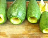 Foto del paso 1 de la receta: Calabacitas rellenas de queso