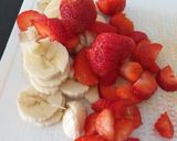 Une image de l'étape 1 de Milk-shake banane-fraise.
