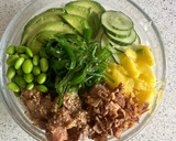 Foto del paso 5 de la receta: Poke bowl de salmón marinado en soja