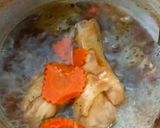 รูปขั้นตอนการทำที่ 3 ของ ไก่ตุ๋นเห็ดหอม