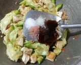 Foto langkah ke 4 dari resep Tumis Bunga Turi Putih dan Tahu Lombok.