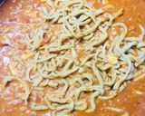 Hình bước làm 12 của món Nấu ăn cùng con: Mì trứng húng quế tươi và bolognese tôm