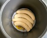 A picture of step 3 of Rice Cooker Banana Upside-down Cake.