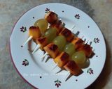 Une image de l'étape 4 de Brochettes apéro 🍡 pêches 🍑 raisins 🍇.