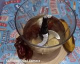 Foto langkah ke 1 dari resep Smoothies Pisang dan Kurma.