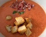 Foto del paso 3 de la receta: Gazpacho andaluz con picatostes y crujientes de jamón