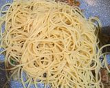 A picture of step 4 of Spaghetti Aglio Olio (with Tuna).